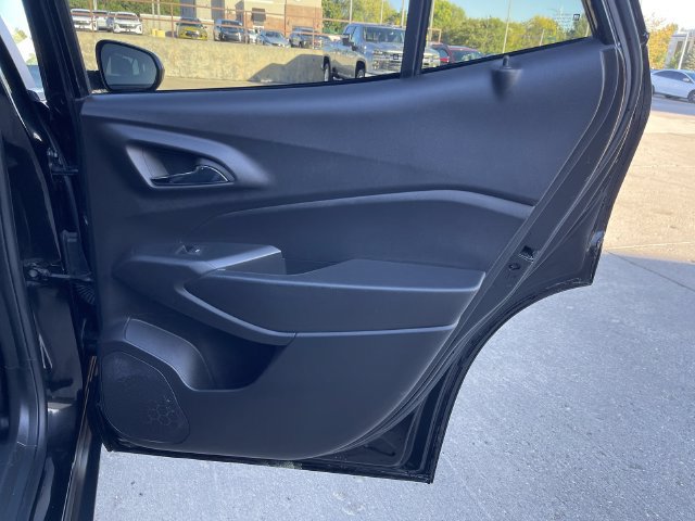 Used 2025 Chevrolet Trax LT FWD image 14