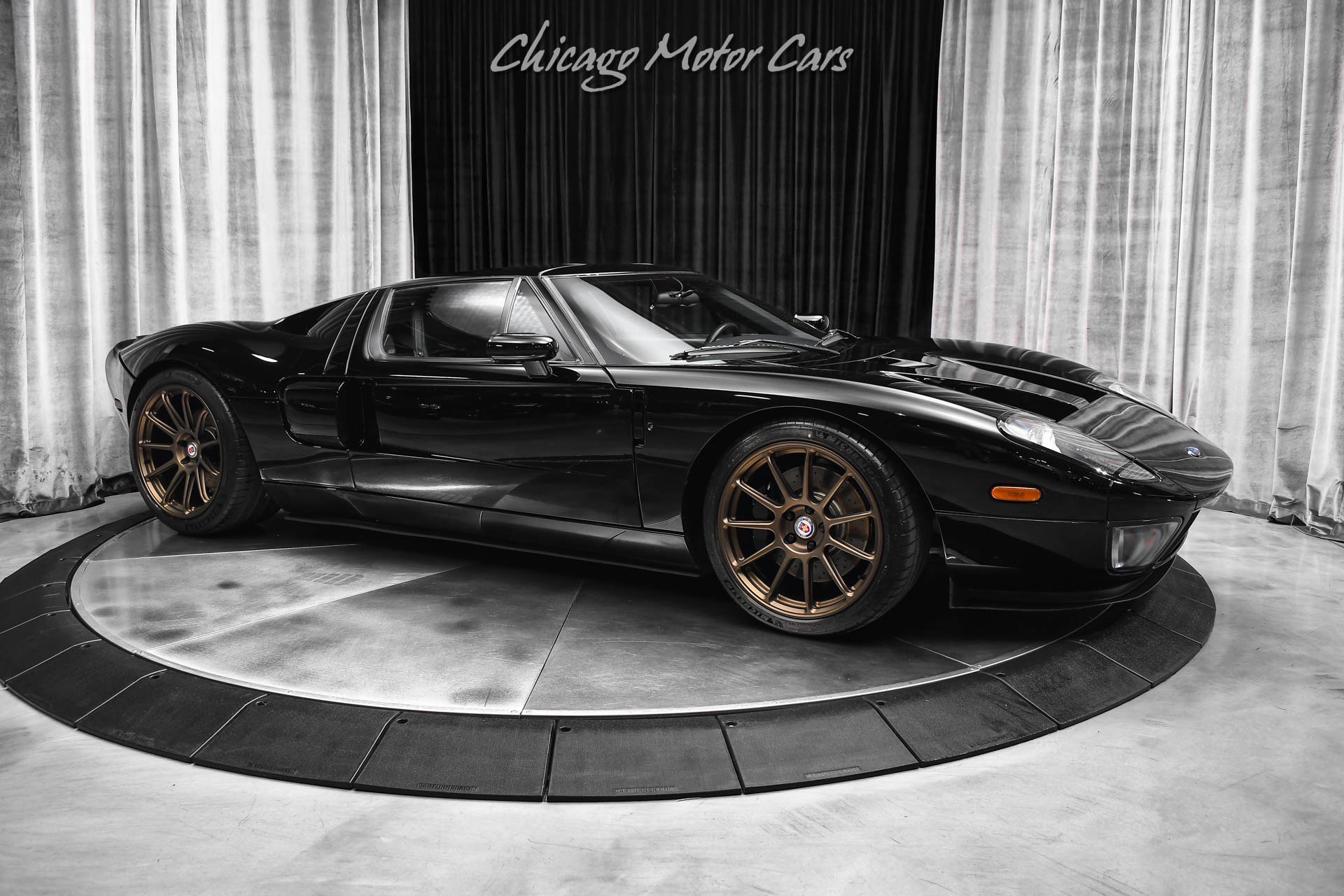 Used 2006 Ford GT RWD image 6
