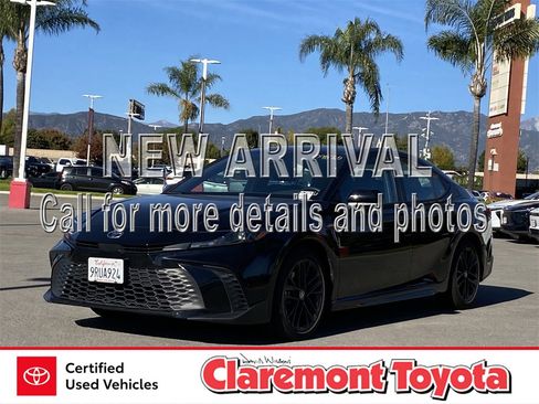Certified 2025 Toyota Camry SE image 1