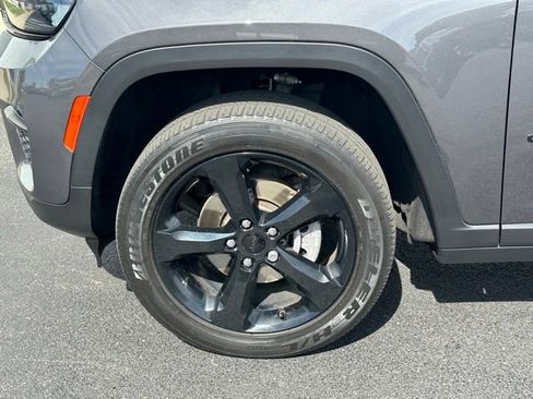 Used 2023 Jeep Grand Cherokee Altitude AWD/4WD image 10