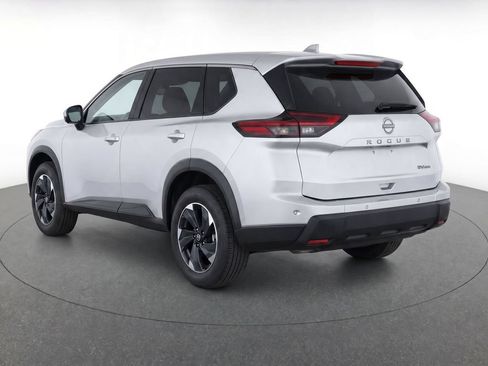 Used 2024 Nissan Rogue SV AWD/4WD image 3