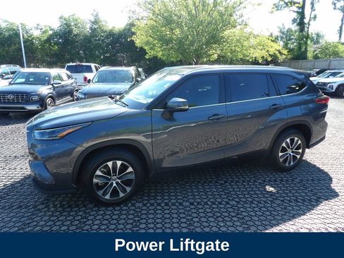 Used 2021 Toyota Highlander XLE FWD image 4