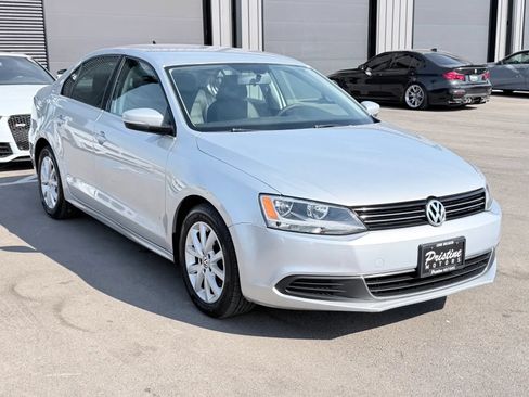 Used 2013 Volkswagen Jetta SE FWD image 2