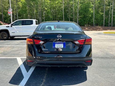 Used 2024 Nissan Altima 2.5 SV FWD image 15