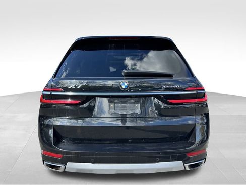 Used 2025 BMW X7 xDrive40i w/ Premium Package image 9