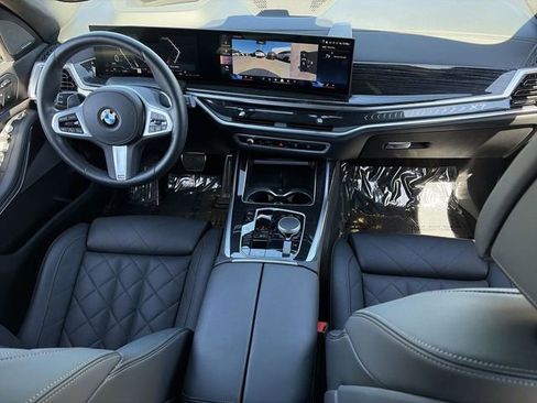 Certified 2025 BMW X7 xDrive40i w/ M Sport Package image 17
