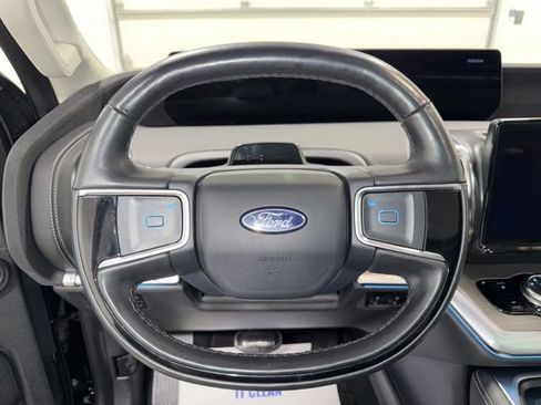 Used 2025 Ford Expedition Platinum AWD/4WD image 16
