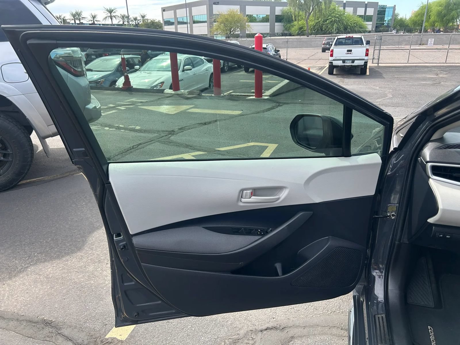 Used 2023 Toyota Corolla LE w/ Carpet Mat Package (TMS) FWD image 9
