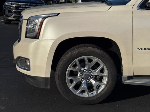 Used 2015 GMC Yukon XL SLT w/ Open Road Package AWD/4WD image 39