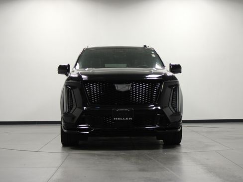 Used 2025 Cadillac Escalade ESV V AWD/4WD image 9