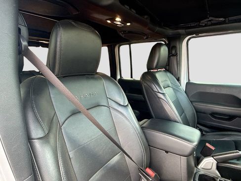 Used 2022 Jeep Wrangler Unlimited Sahara AWD/4WD image 30