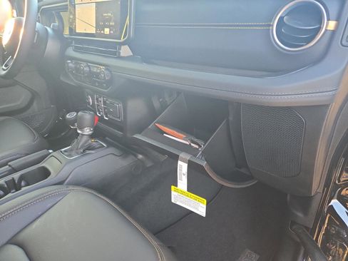 New 2025 Jeep Gladiator Sport w/ Premium Package image 19