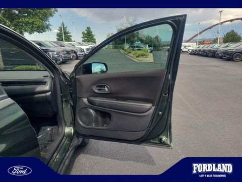 Used 2017 Honda HR-V EX image 16
