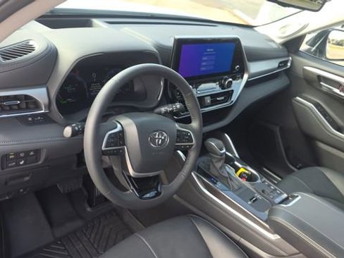 Used 2026 Toyota Highlander Platinum AWD/4WD image 12