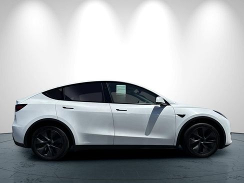 Used 2025 Tesla Model Y Long Range AWD/4WD image 3