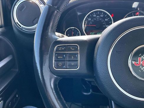 Used 2016 Jeep Wrangler Unlimited Sahara w/ Connectivity Group AWD/4WD image 19