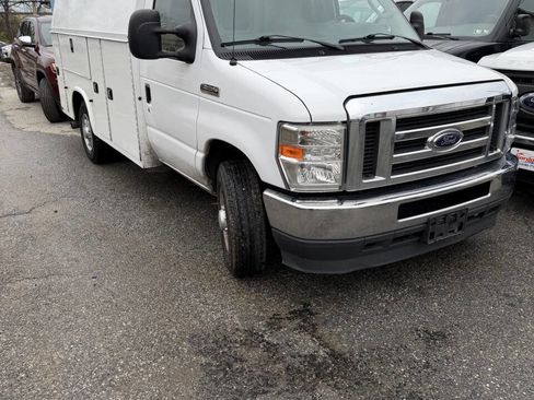 Used 2021 Ford E-350 and Econoline 350 Super Duty w/ Power Windows & Locks Group image 4