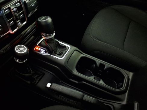 Used 2022 Jeep Gladiator Sport image 21