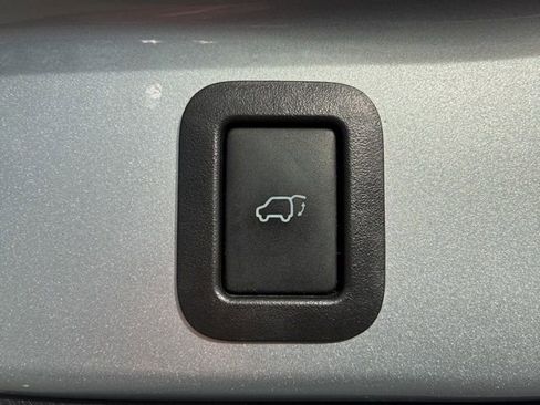 Used 2016 Toyota Highlander Limited image 9