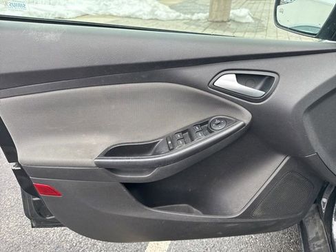 Used 2014 Ford Focus SE w/ SE Winter Package image 15