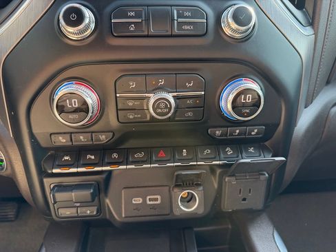 Used 2020 GMC Sierra 1500 Denali w/ Denali Ultimate Package AWD/4WD image 20