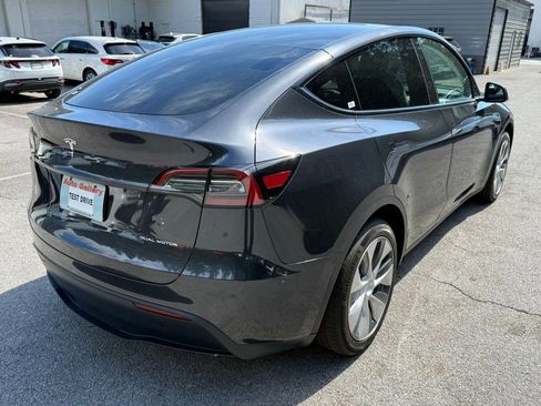 Used 2024 Tesla Model Y Long Range AWD/4WD image 7