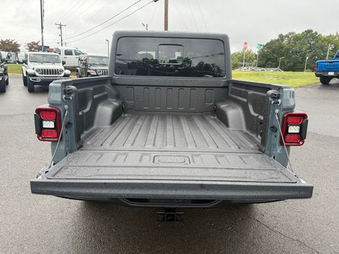 New 2025 Jeep Gladiator Rubicon w/ Convenience Group AWD/4WD image 5