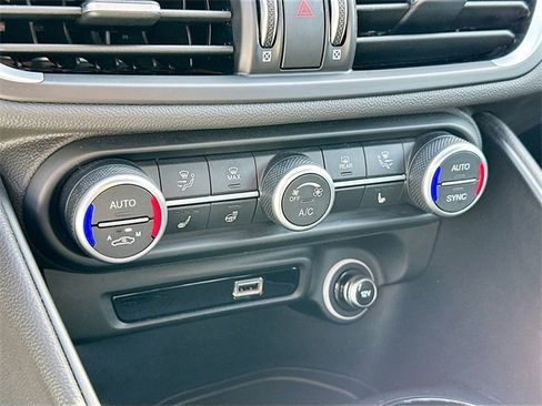 Used 2023 Alfa Romeo Giulia Sprint image 15