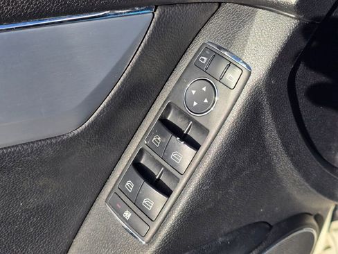 Used 2009 Mercedes-Benz C 300 Sedan image 22