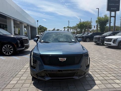 Used 2025 Cadillac XT4 Sport FWD image 4