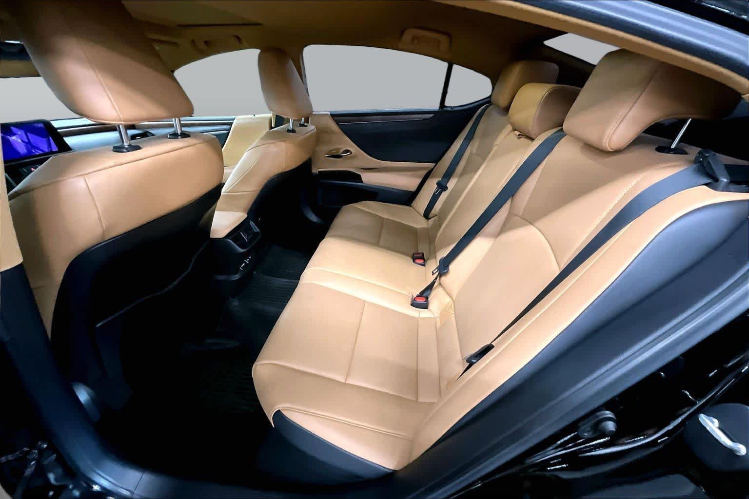 Used 2024 Lexus ES 300h w/ Premium Package FWD image 19