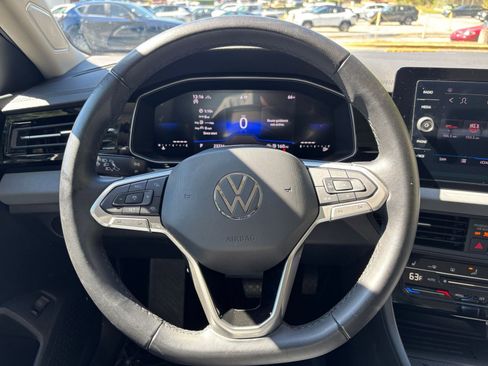 Used 2025 Volkswagen Jetta SE image 34