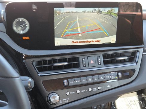 Used 2025 Lexus ES 300h w/ Premium Package FWD image 12