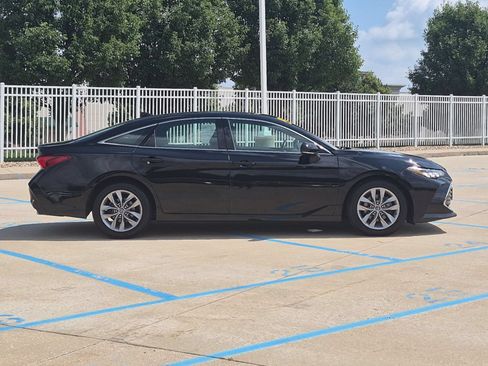 Used 2019 Toyota Avalon XLE w/ Moonroof Package FWD image 5