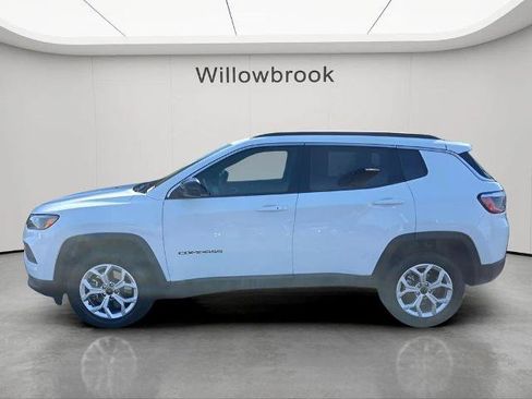 Used 2026 Jeep Compass Latitude AWD/4WD image 2