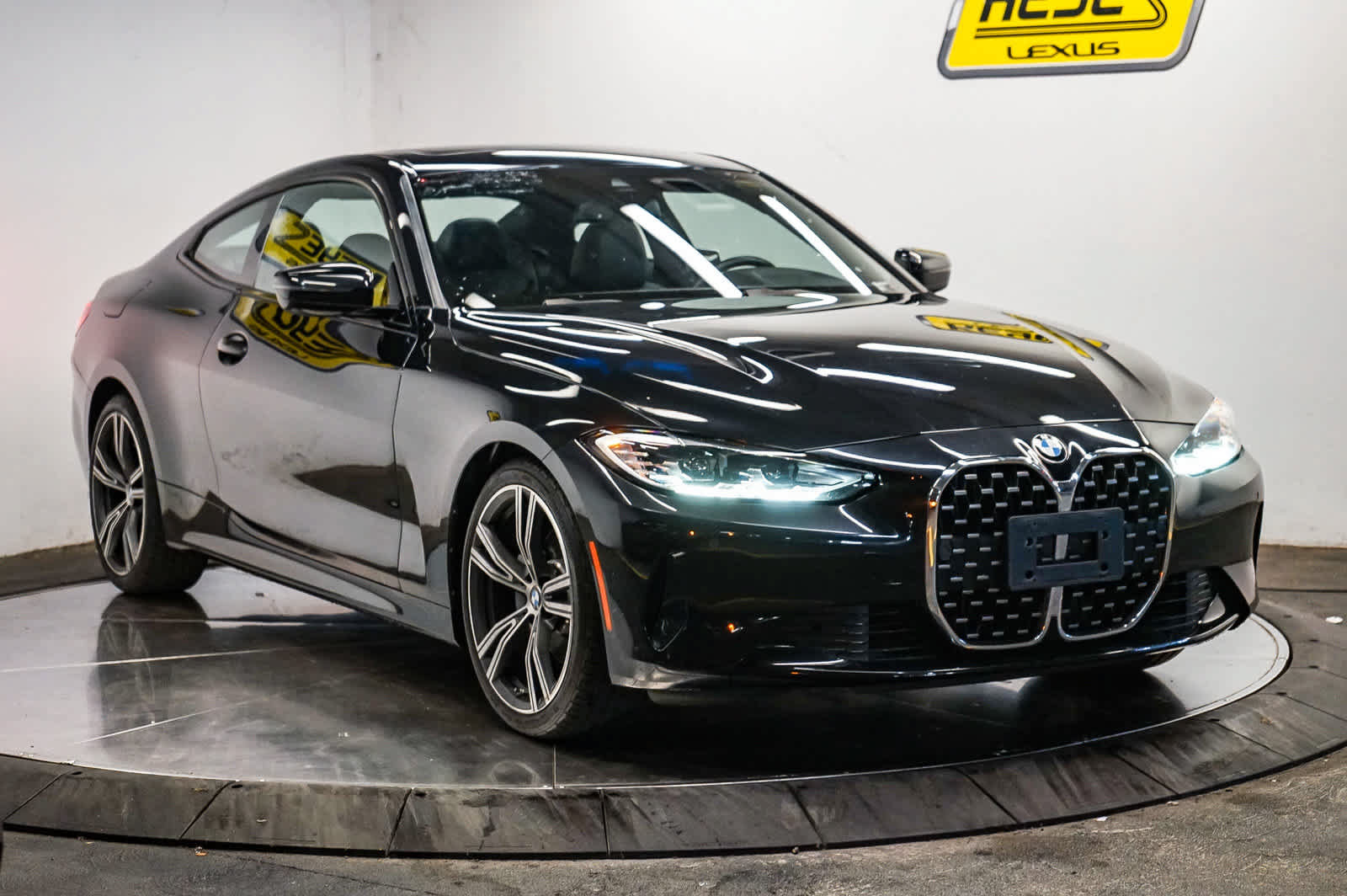 Used 2023 BMW 430i Coupe w/ Convenience Package RWD image 3