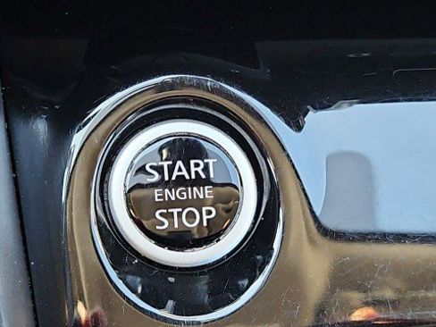 Used 2025 Nissan Versa SV FWD image 16
