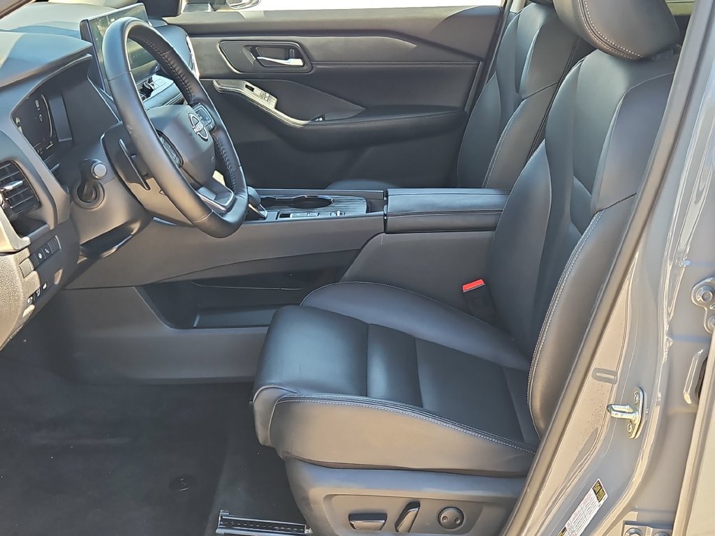 Used 2025 Nissan Rogue SL w/ SL Premium Package FWD image 10