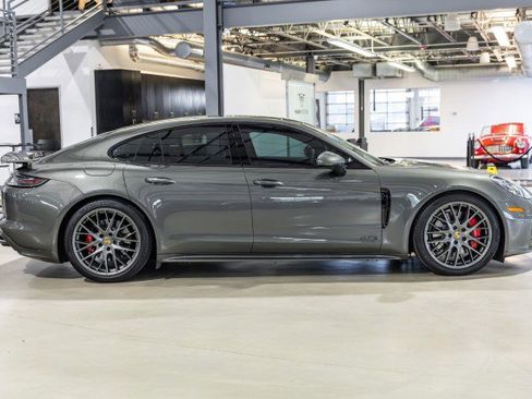 Used 2023 Porsche Panamera GTS image 7