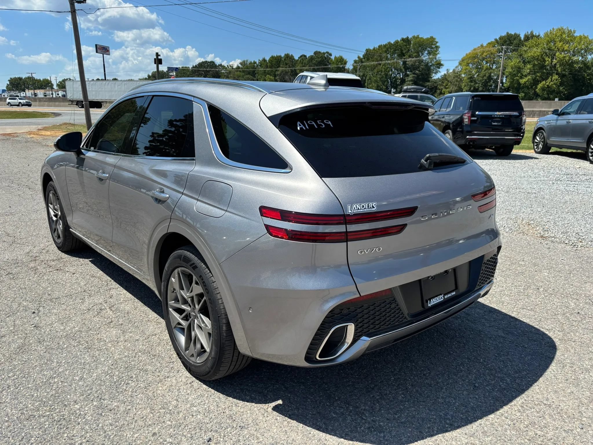 Used 2022 Genesis GV70 2.5T w/ Advanced Package AWD/4WD image 3