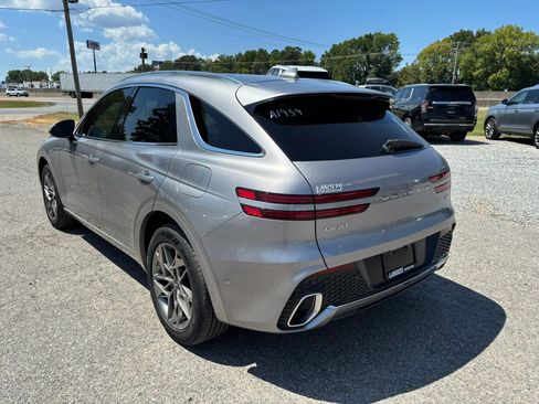 Used 2022 Genesis GV70 2.5T w/ Advanced Package AWD/4WD image 3