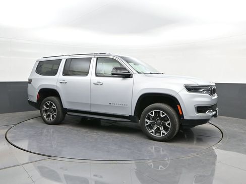 Used 2024 Jeep Wagoneer Series III AWD/4WD image 17