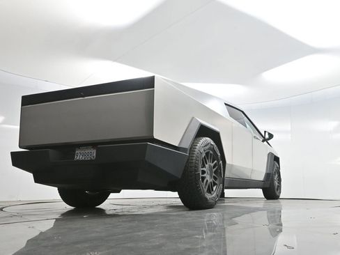 Used 2024 Tesla Cybertruck AWD Crew Cab image 47