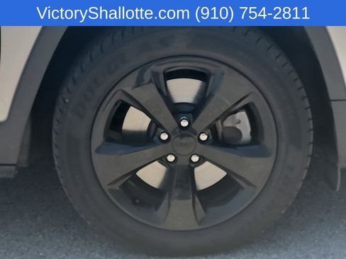 Certified 2020 Jeep Cherokee Latitude Plus FWD image 24