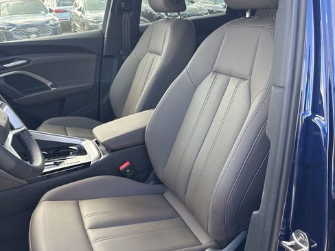 Used 2025 Audi Q5 Premium w/ Convenience Package image 8