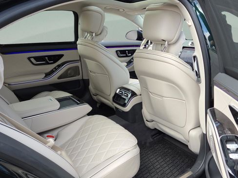 Used 2025 Mercedes-Benz S 580 4MATIC Sedan image 16