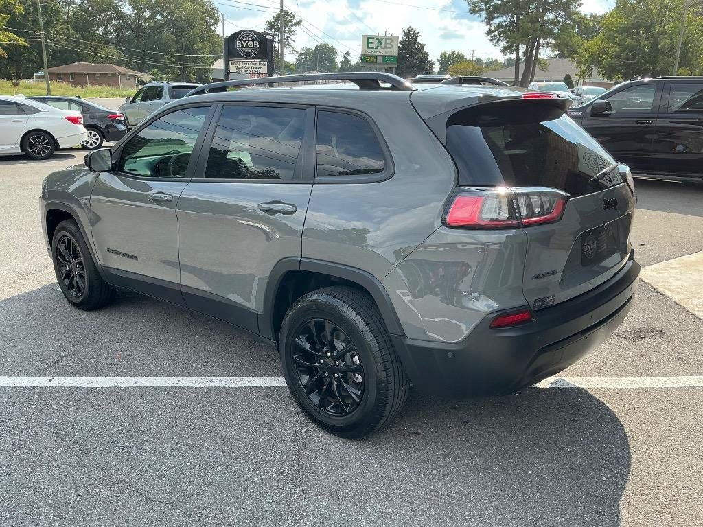 Used 2023 Jeep Cherokee Altitude Lux AWD/4WD image 3