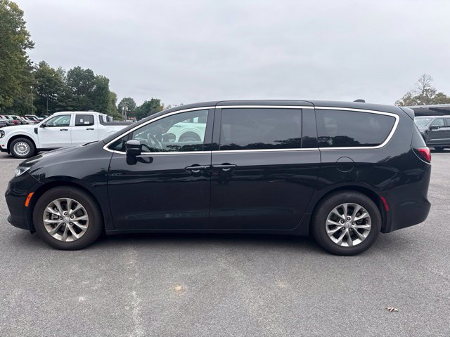 Used 2026 Chrysler Pacifica Limited FWD image 2