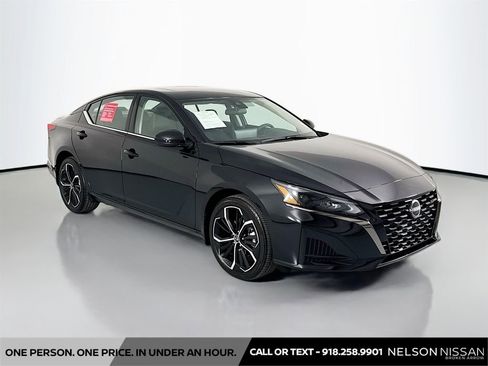 Certified 2025 Nissan Altima 2.5 SR w/ SR Premium Package AWD/4WD image 3