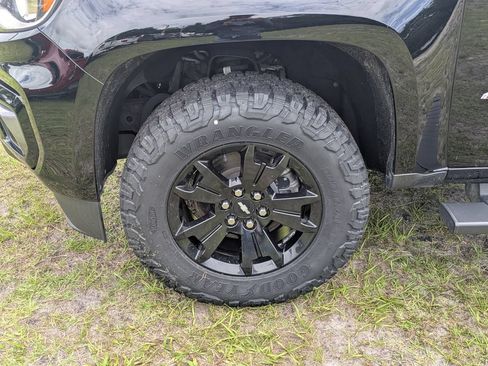 Used 2022 Chevrolet Colorado Z71 w/ Z71 Midnight Edition RWD image 10